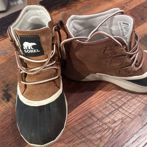 Sorel Shoes - Sorel women’s  size 6 Brown and Black out -and- about  Boots